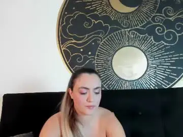 Chaturbate Live Sex Cam of isabellaajoness