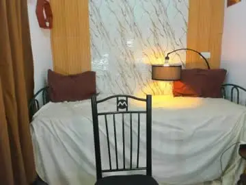 Chaturbate Live Sex Cam of dominant_aniyah