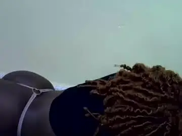 Chaturbate Live Sex Cam of nyla_shal