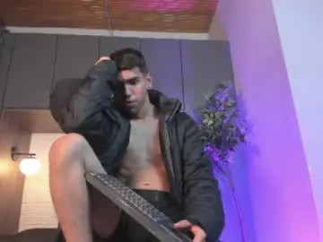 Chaturbate Live Sex Cam of lucca_moreti