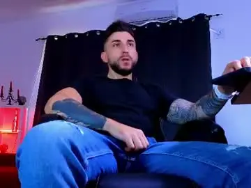 Chaturbate Free Live Porn of mightyaaron