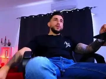 Chaturbate Live Porn of mightyaaron