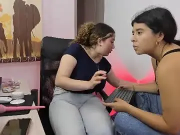 Chaturbate Nude Webcam of emily_and_miarose