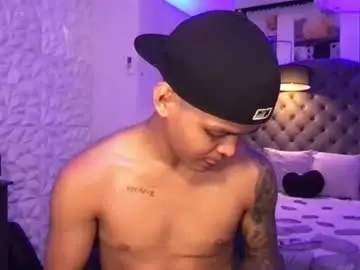 Chaturbate Sex Cam of asianhugescott