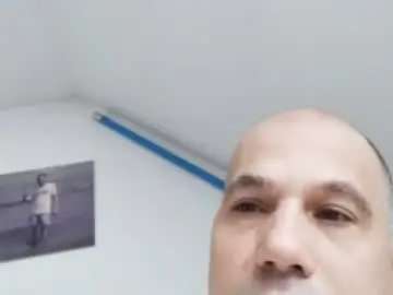 Chaturbate Nude Webcam of ron_butze
