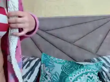Chaturbate Live Sex Cam of esmeralda_oikos