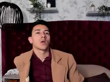 Chaturbate Live Sex Cam of andyjoy_
