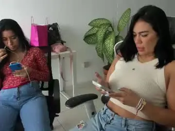Chaturbate Live Sex Cam of emillybrowm