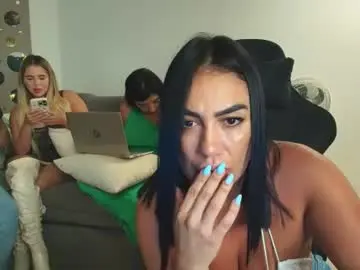 Chaturbate Live Sex Cam of emillybrowm