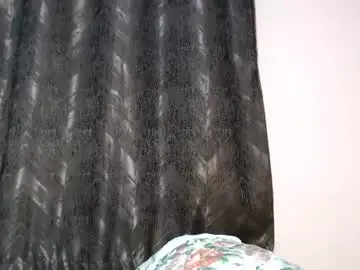Chaturbate Live Sex Cam of skyebony2