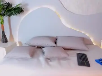 Chaturbate Live Sex Cam of zafiro_n_amber