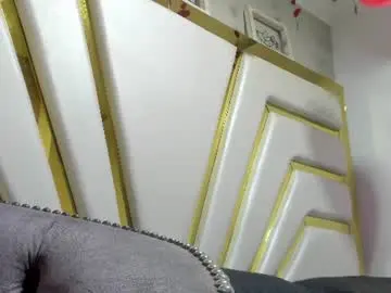 Chaturbate Live Sex Cam of xiomaralove12