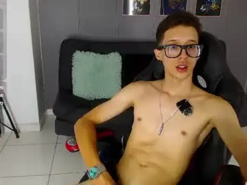 Chaturbate Sex Cam of skinny_bigcock20
