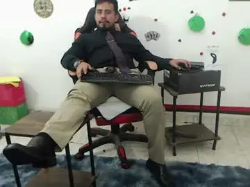 Chaturbate Live Sex Cam of kalethbigdick88