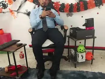 Chaturbate Live Sex Cam of kalethbigdick88