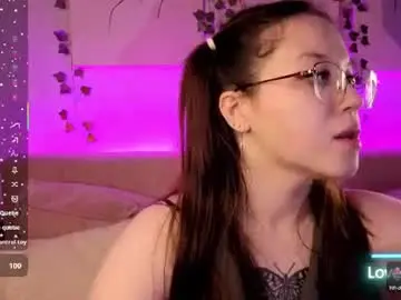 Chaturbate Nude Webcam of kira_be11