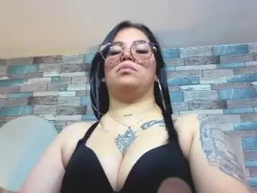 Chaturbate Live Sex Cam of martina_tay