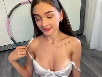 Chaturbate Live Sex Cam of littlemia19