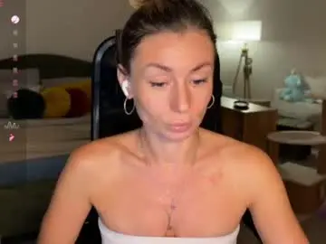 Chaturbate Live Sex Cam of aliceevan