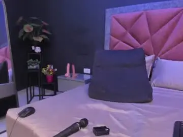 Chaturbate Best live sex cam show of mia_milff