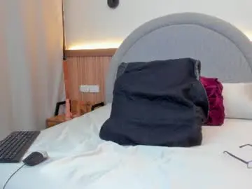 Chaturbate Live Sex Cam of mia_milff
