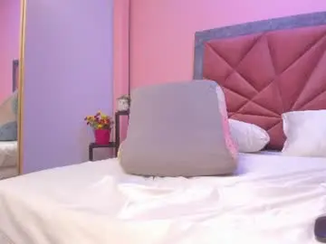 Chaturbate Live Sex Cam of mia_milff