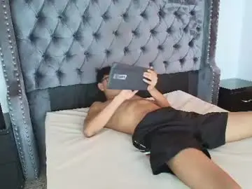 Chaturbate Live Sex Cam of lenny_knox2