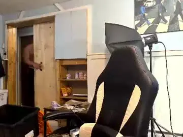 Chaturbate Free Porn Cam of pizza_biceps