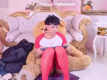 Chaturbate Live Sex Cam of latinofemboy_hung
