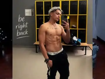 Chaturbate Live Sex Cam of brunocuttie94
