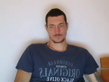 Chaturbate Nude Webcam of tattooedhunk_