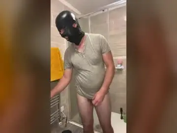 Chaturbate Live Sex Cam of englishshyguyuk