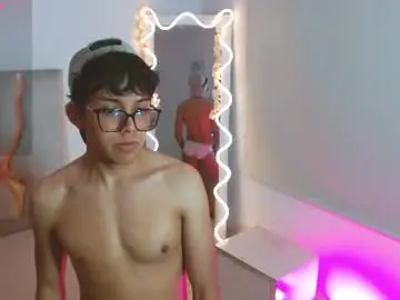 Chaturbate Live Sex Cam of sasan_tay