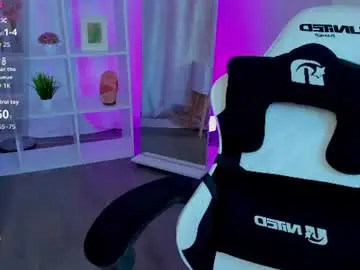 Chaturbate Live Sex Cam of lunaa_bee