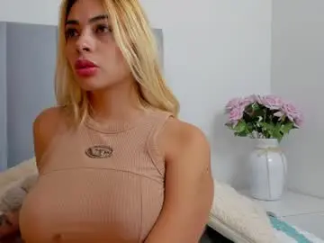 Chaturbate Best live sex cam show of emily_briston