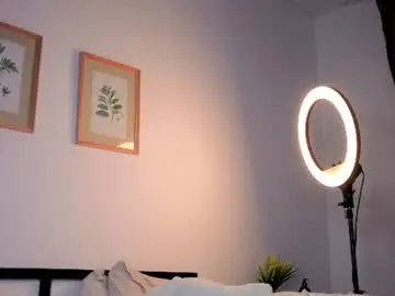 Chaturbate Live Sex Cam of lee_sky