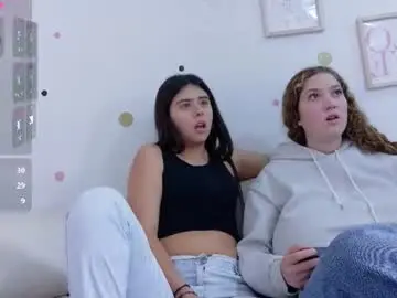 Chaturbate Adult Video Chat of emilyblosom_y_miarose
