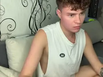 Chaturbate Live Sex Cam of holy_eggs_00
