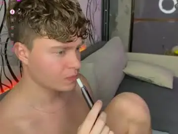 Chaturbate Live Sex of holy_eggs_00