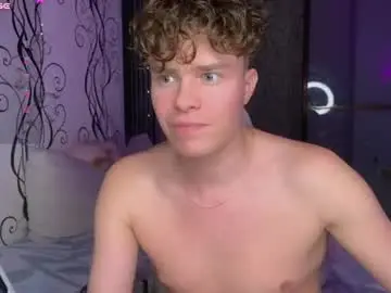 Chaturbate Live Sex Cam of holy_eggs_00