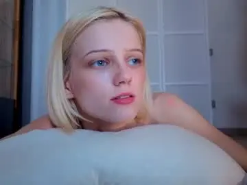 Chaturbate Live Sex Cam of evangel111