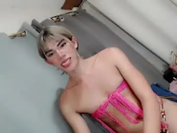 Chaturbate Free Porn Cam of sweetnaughty_mia