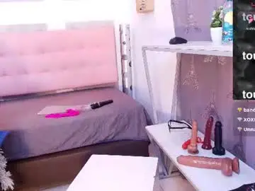 Chaturbate Live Porn of zhamira_21