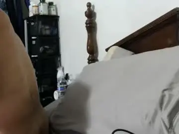 Chaturbate Adult Webcams of fitcurvyman4fun_69