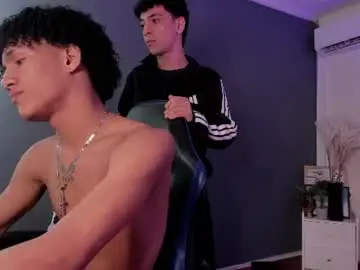 Chaturbate Live Sex Cam of handsomeboys19