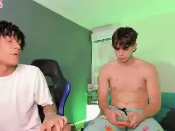 Chaturbate Live Sex Cam of handsomeboys19