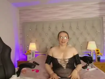 Chaturbate Nude Webcam of emely_carofg