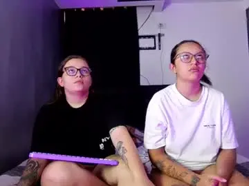 Chaturbate Nude Webcam of annie_and_raveenn
