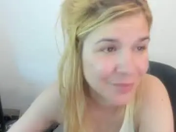 Chaturbate Live Sex Cam of artsyandcraftsy_