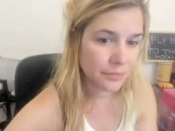 Chaturbate Nude Webcam of artsyandcraftsy_